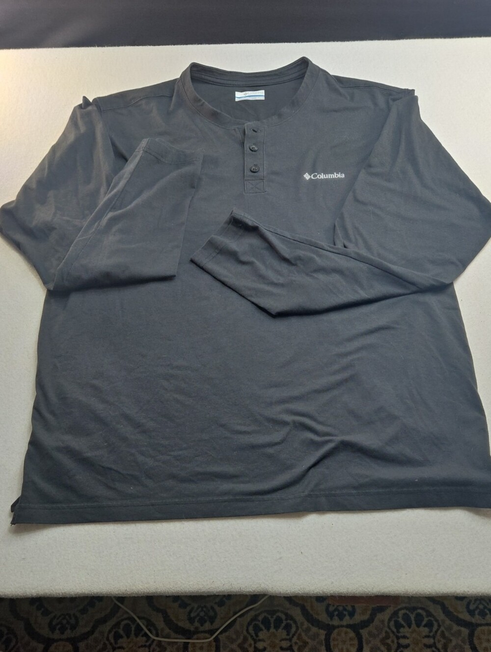 Columbia Men's Thistletown Hills Henley  Long Sleeve Omni-Wick T